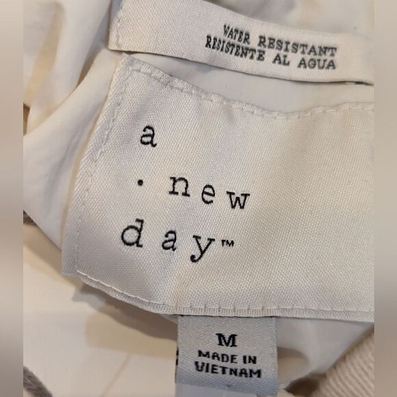 A New Day White Waterresistant Jacket NWT - Picture 6 of 7